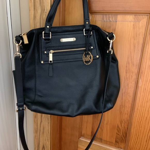 Handbags - Genuine black leather Michael Kors crossbody in perfect condition